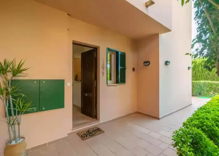 Nice Apartment With Garden